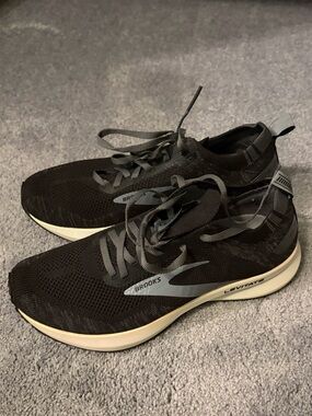 Brooks Levitate women’s Running Shoes - Black/Gray